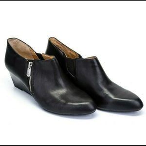 Adrienne Vittadini
Women's Midge Wedge Heeled Booties